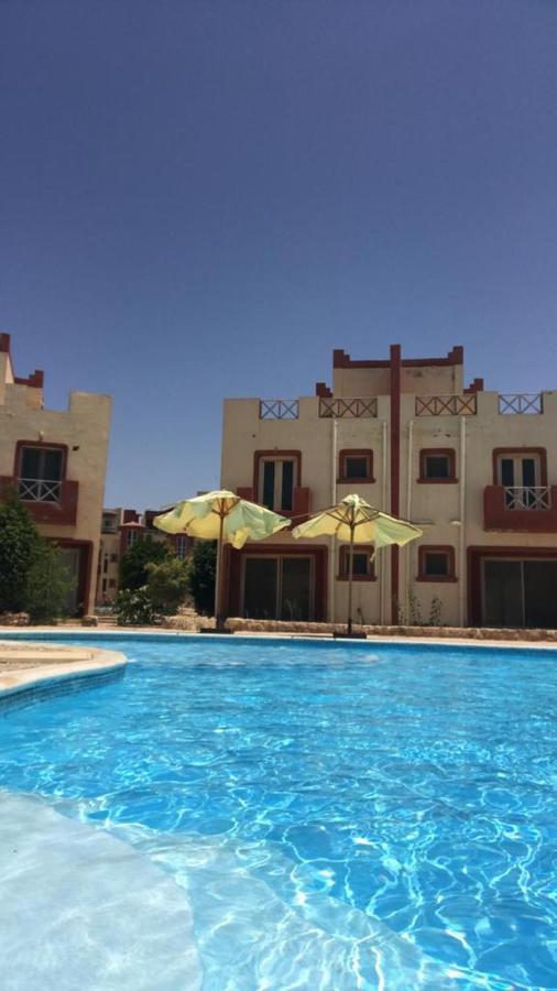 Brand New Renovated Cheerful 3-Bedroom Villa With 6 Pools Family Only- Perla Marina Kilo 85 El Alamein Exterior foto